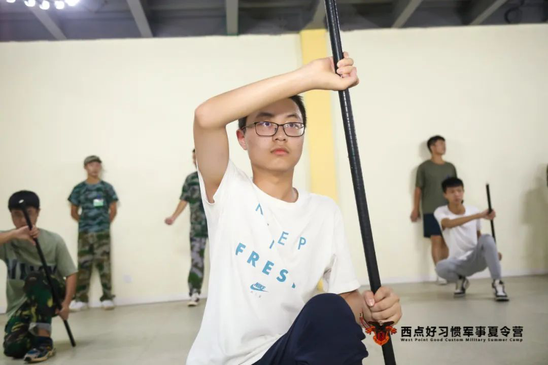 台风暴雨也浇灭不了小战士训练好习惯的热情！,上海西点军校